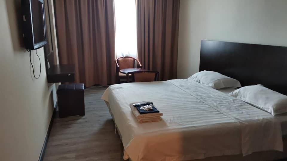Lucky - 5 Inn Bintulu Esterno foto